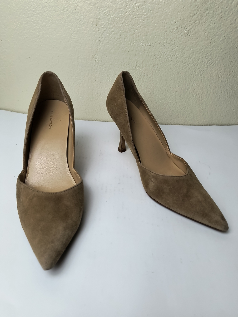 Ann Taylor 8.5M Taupe Suede Pointed-Toe Pumps - Picture 3 of 10